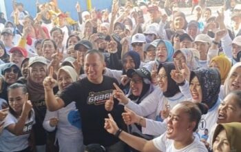 Senam masal diselenggarakan Paslon Bupati dan Wakil Bupati Gatut-Baharudin (GABAH) halaman Brond Waterpark Desa Sobontoro