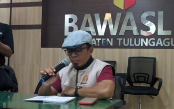 Foto Bersama dengan Paslon Pilkada Tulungagung, ASN Dinas Pertanian Tulungagung Tidak Langgar UU Pilkada