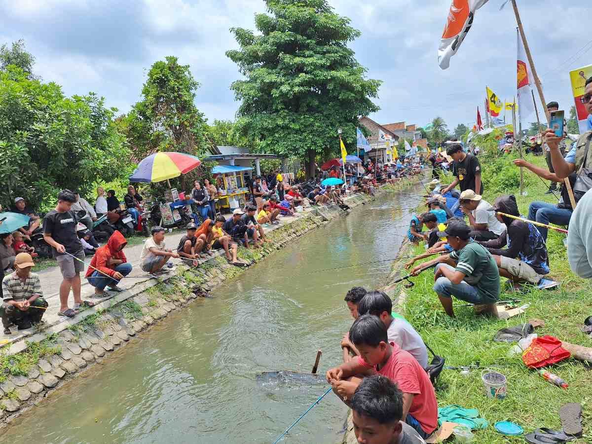 Mancing bareng GABAH dengan lokasi di sepanjang sungai Lodagung di Desa/Kecamatan Rejotangan kurang lebih sejauh 1 km dengan ditebar ikan lele sebanyak 300 kg (3 kwintal)