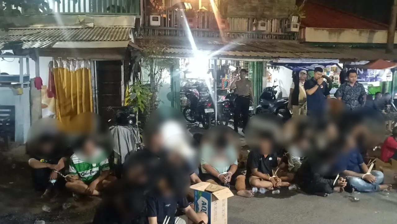 Kampung narkoba di Jalan Kunti Surabaya di gerebek aparat kepolisian gabungan