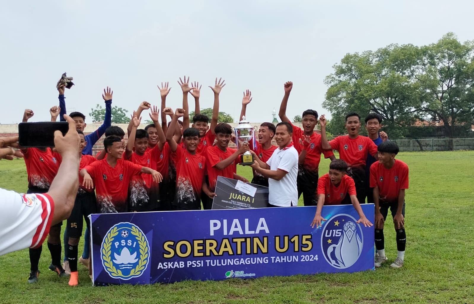 Kompetisi Piala Soeratin sebagai juara 1 kategori U13 Garudanesia, dan Akademi Arema Ngunut sebagai juara 1 kategori U15.