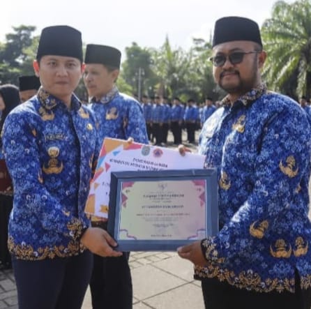 Bupati Trenggalek Mochamad Nur Arifin memimpin apel peringatan hari ulang tahun ke-53 Korps Pegawai Republik Indonesia (Korpri) di Alun-alun Kabupaten Trenggalek