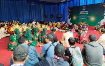 HUT Ke-2 RSUD Campurdarat dr. Karneni ditandai dengan tumpengan dan grebeg sayur Sayuran yang dibentuk tumpeng raksasa