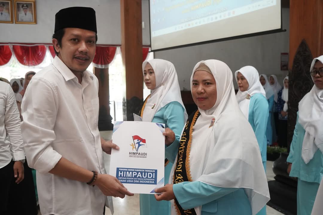 Wakil Bupati Trenggalek, Syah Muhammad Natanegara menghadiri pentikan 14 Pengurus Cabang HIMPAUDI di Kabupaten Trenggalek.