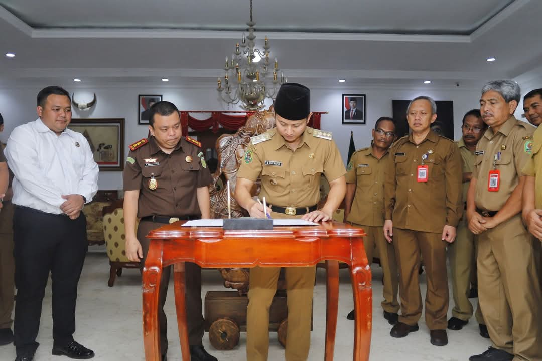 Pemkab Trenggalek tanda tangani kesepakatan kerja sama dengan Kejaksaan Negeri.