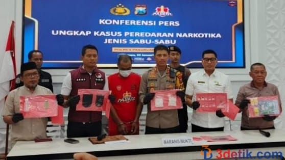 Kapolres AKBP Daviz saat menggelar jumpa pers. [3detik.com]