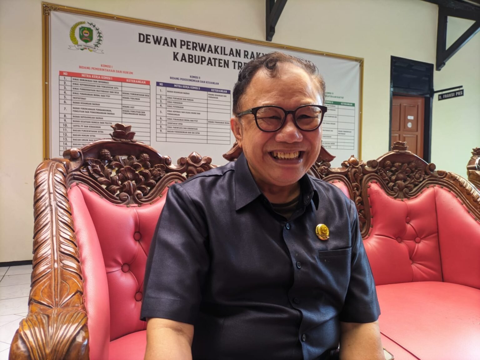 Ketua Komisi I Dewan Perwakilan Rakyat Daerah (DPRD) Kabupaten Trenggalek Husni Tahir Hamid merespons bahwa kemunculan SHM di Pantai Konang.