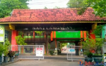 Viral beredar di media sosial (medsos) akun TikTok pengajar seorang guru MAN 1 Lamongan menggebrak meja.