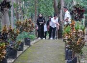 Bupati Trenggalek, Mochamad Nur Arifin antarkan sendiri tamunya melihat spot-spot unggulan di daerahnya.