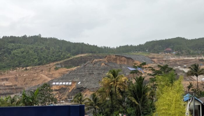 Akibat Curah Hujan Tinggi, Luas Ribuan Meter Tebing Bendungan Bagong Melorot