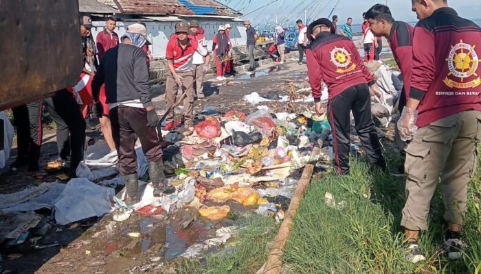 Dalam Rangka HUT HPSN Dinas LH Adakan Aksi Bersih – Bersih