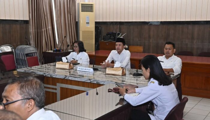 Wakil Bupati Trenggalek menyampaikan kabar baik ini usai mengikuti rapat Zoom Meeting bersama Menteri Dalam Negeri, MENPAN-RB dan Kepala BKN di Aula Setda Trenggalek.