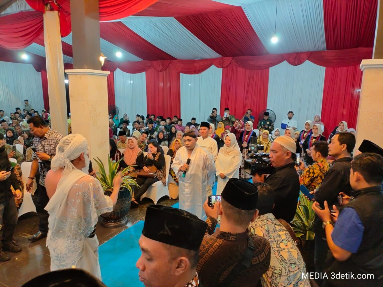 Wakil Bupati Tulungagung, Ahmad Baharudin, S.M., resmi menempati rumah dinasnya jalan Yos Sudarso Kelurahan Tamanan.