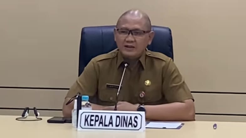 Aries Agung Paewai, Kadindik Jatim intruksikan sekolahan tidak boleh menahan ijazah murid. [3detik.com]