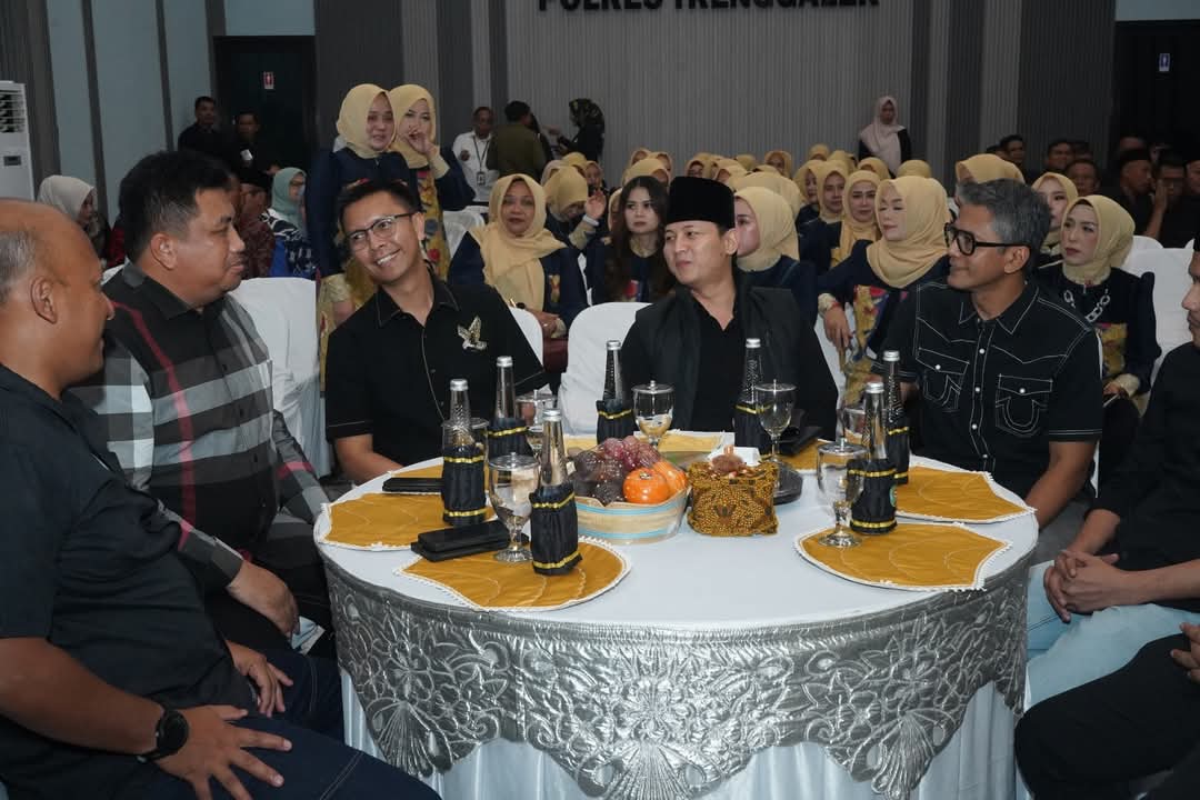Bupati Trenggalek, Mochamad Nur Arifin Menghadiri pisah sambut Kapolres Trenggalek dari AKBP Indra Ranu Dikarta, digantikan AKBP Ridwan Maliki