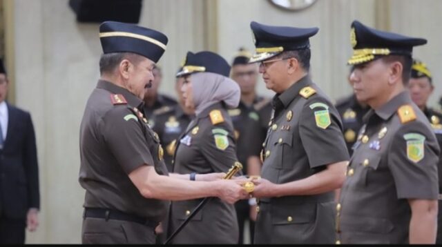 Jaksa Agung Republik Indonesia, ST Burhanuddin, secara resmi melantik enam Kepala Kejaksaan Tinggi (Kajati) di lingkungan Kejaksaan Agung RI, Jakarta