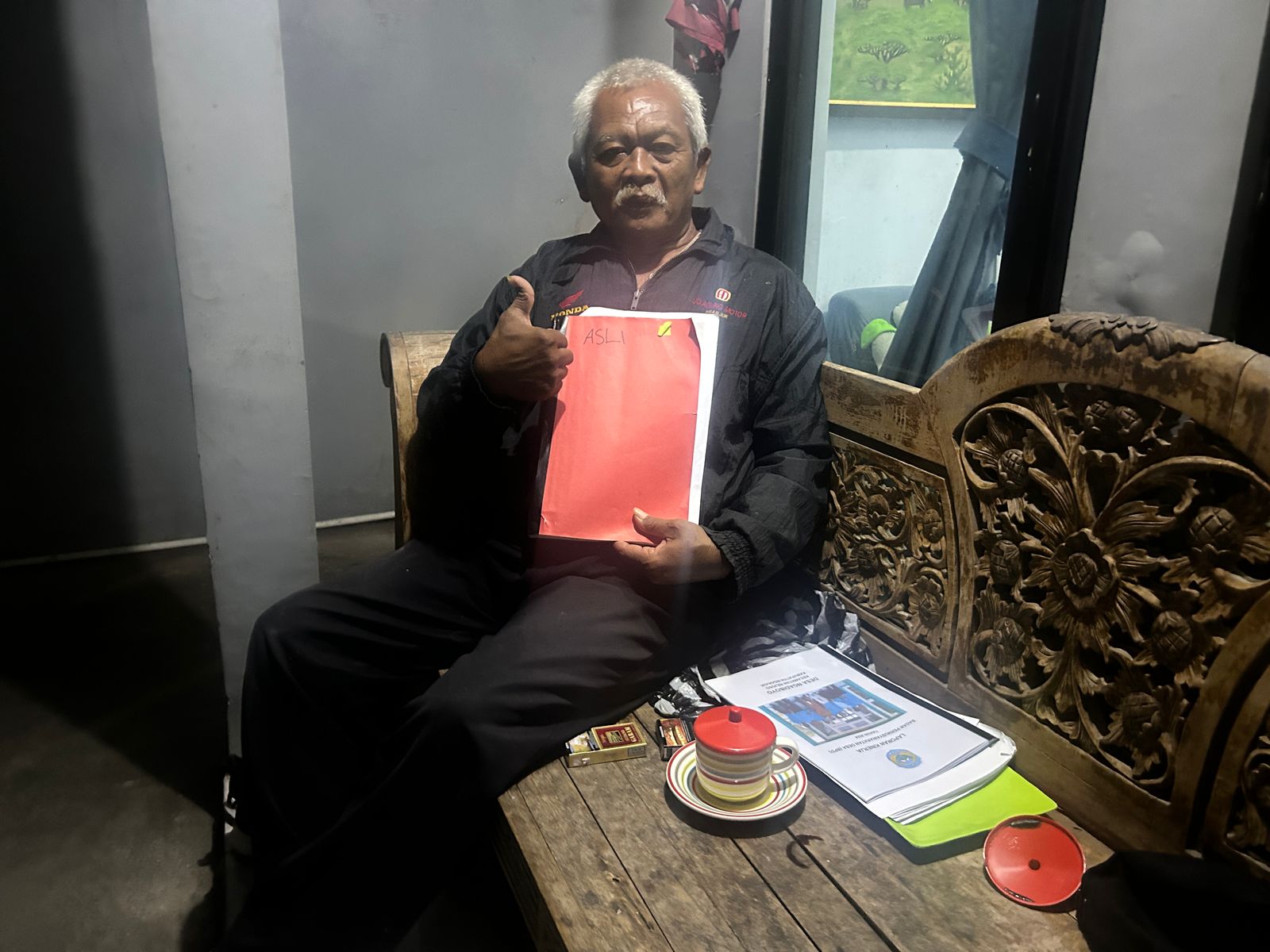 Mbah Wiji tokoh yang juga sebagai tokoh masyarakat Ngadiboyo berharap agar pihak kejaksaan jangan berlama lama melakukan penanganan perkara korupsi di Ngadiboyo