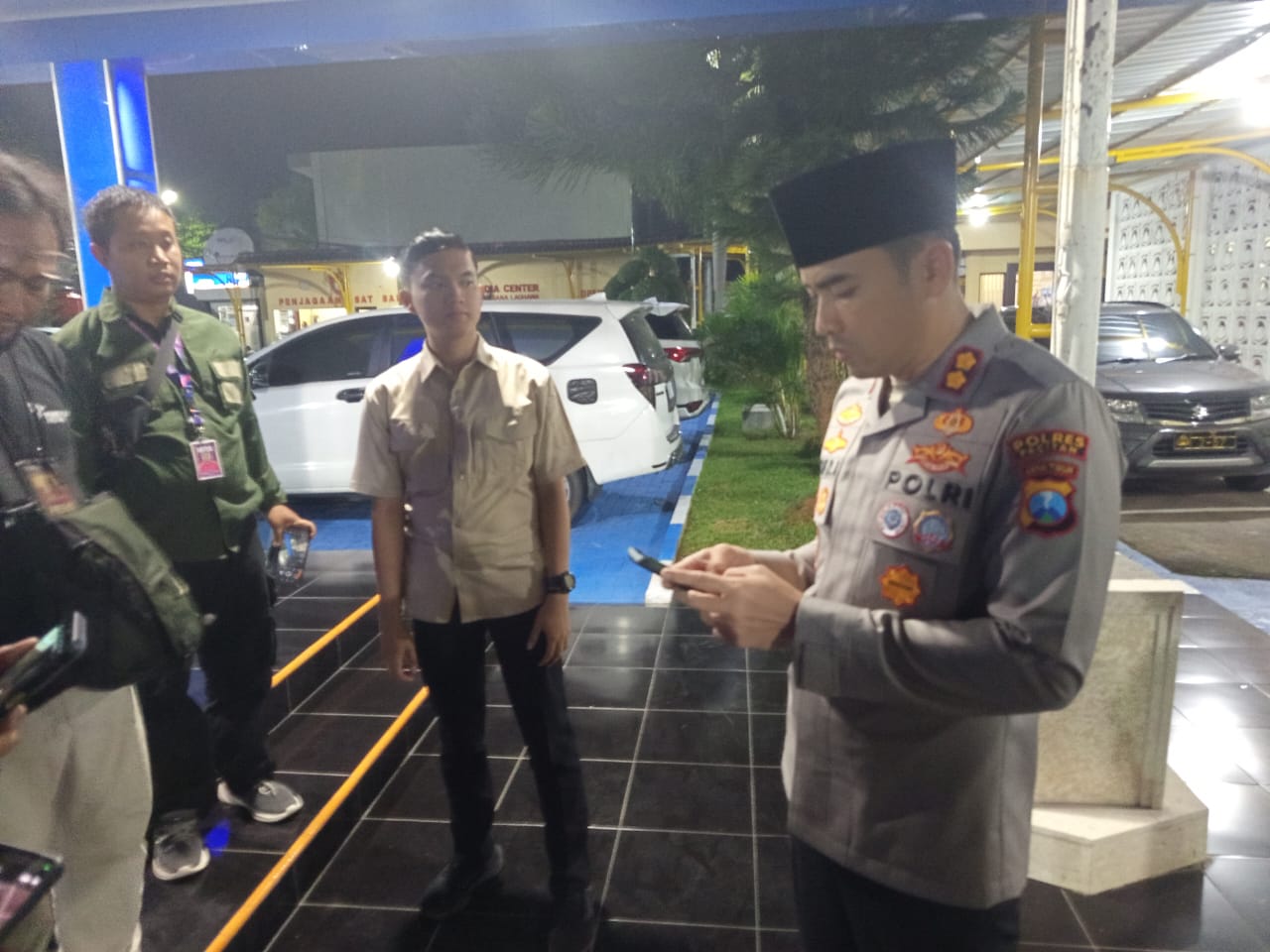 Kapolres Pacitan AKBP Ayub Diponegoro saat berikan keterangan Pers