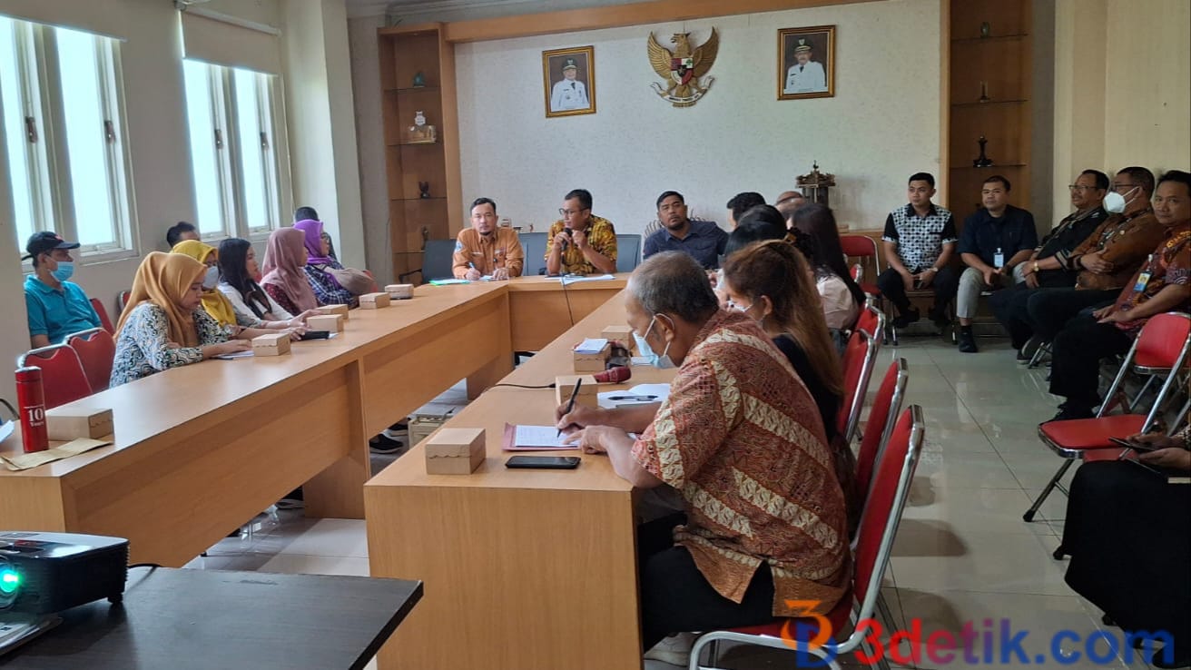 Rakor Satpol PP digelar bersama pelaku usaha panti pijat se Surabaya. [3detik.com]