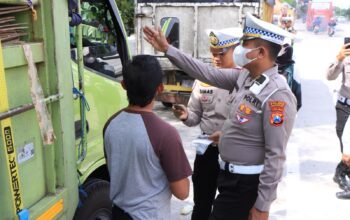 Satlantas Polres Madiun bersama Dinas Perhubungan (Dishub) Kabupaten Madiun melaksanakan penindakan terhadap kendaraan truk Over Dimension Over Loading (ODOL)