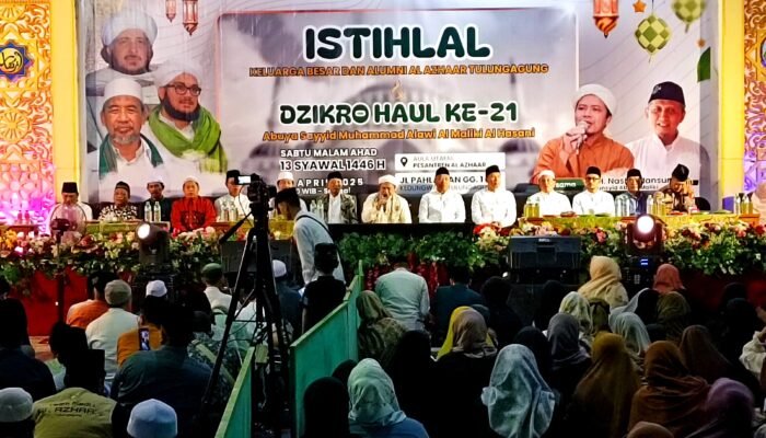 Bupati Dan Wakil Bupati Tulungagung Didamping Istrinya, Menghadiri Halal Bihalal Dzikro Haul Ke-21 Di Ponpes Al-Azhaar