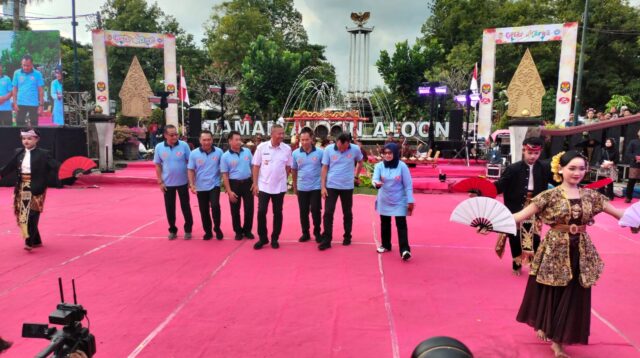 Memperingati hari Pendidikan Nasional, sekaligus hari Tari Internasional, SMP Negeri 2 Tulungagung