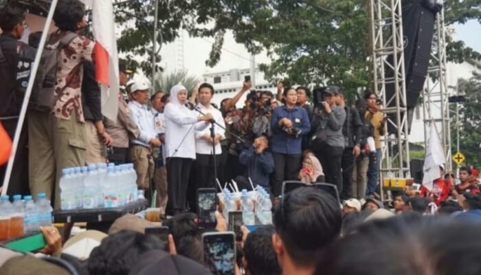 Gubernur dan Wagub Jatim Temui Buruh Pada Momen Hari Buruh 2025