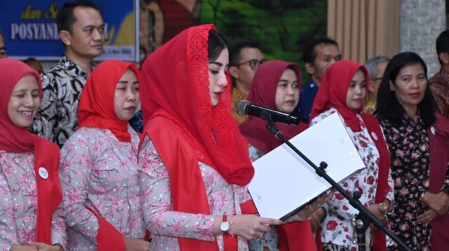 Novita Hardini, SE., ME., Mengukuhan Tim Pembina Posyandu Kabupaten Trenggalek masa bhakti 2025-2030