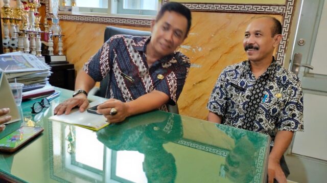 Camat Campurdarat, Tri Wantoro, Dalam mediasi Polemik antara Kades dan Sekdes dimediasi di Pemerintah Kecamatan Campurdarat
