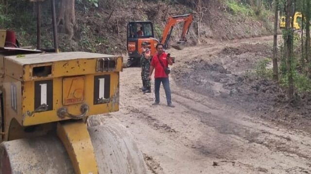 Pembukaan TMMD ditandai dengan digelarnya upacara di Lapangan Desa Lengkong yang dipimpin langsung oleh Bupati Nganjuk Marhaen Djumadi