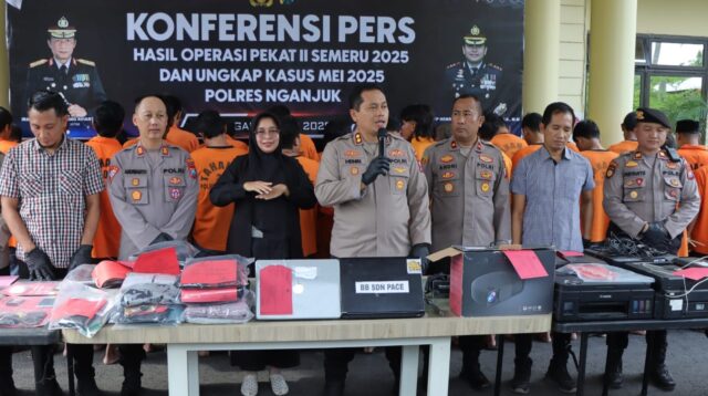 Polres Nganjuk berhasil mengungkap 47 kasus tindak pidana dan mengamankan 63 tersangka dalam dua golongan kegiatan, yakni hasil Operasi Pekat II Semeru 2025