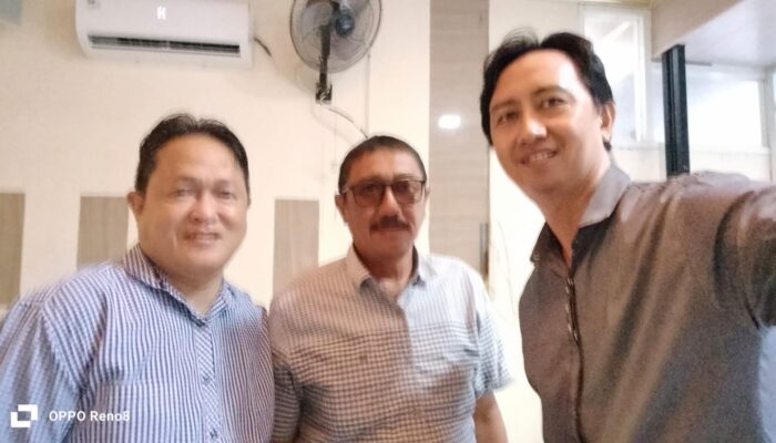 Ketua dan sekertaris komite sekolah SMP 1 Kertosono,klarifikasi di 3detik.com biro Nganjuk