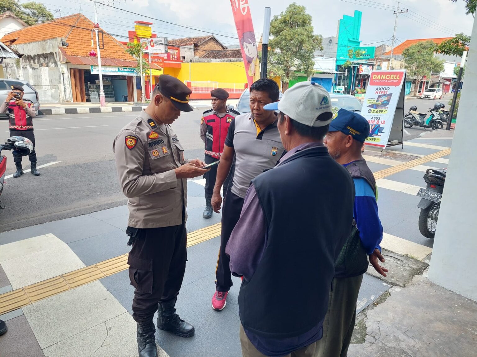 Polres Nganjuk kembali menggelar Kegiatan Rutin yang Ditingkatkan (KRYD) dengan sasaran aksi premanisme, jukir liar, pengamen jalanan, hingga penyakit masyarakat