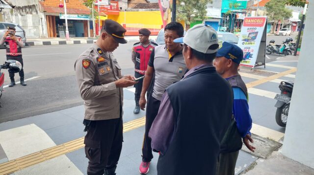 Polres Nganjuk kembali menggelar Kegiatan Rutin yang Ditingkatkan (KRYD) dengan sasaran aksi premanisme, jukir liar, pengamen jalanan, hingga penyakit masyarakat