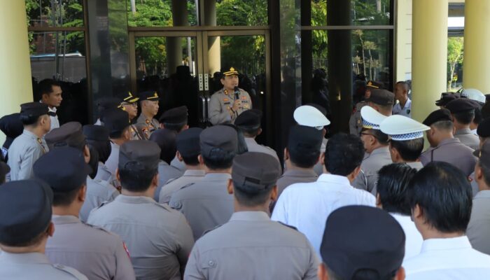 Kapolres Nganjuk, AKBP Henri Noveri Santoso, S.H., S.I.K., M.M., memberikan arahan tegas kepada seluruh jajarannya untuk lebih proaktif dalam memberikan pelayanan kepada masyarakat