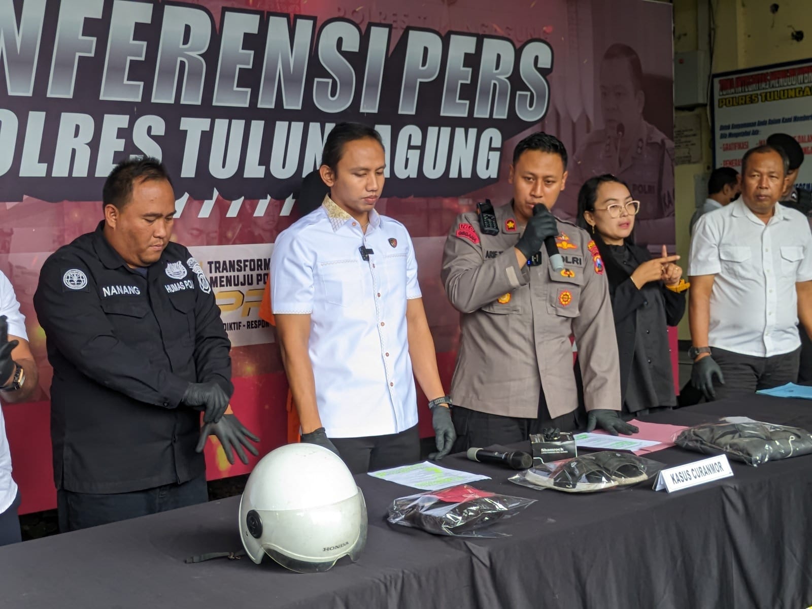penangkapan dua orang di Desa Jeli, Kecamatan Karangrejo, Kabupaten Tulungagung