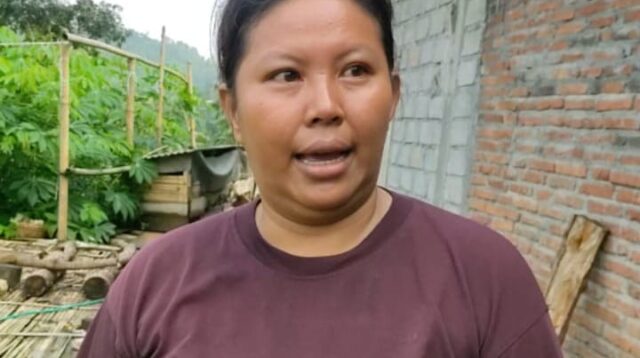 Wiwit Wijayanti, salah satu warga RT 12, Desa Depok, Kecamatan Bendungan
