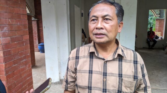 Kepala Desa (Kades) Depok, Kecamatan Bendungan Sugeng Asmoro membenarkan bahwa ada tiga rumah warga di RT 16 Dusun Kebon Agung yang tertimbun longsor