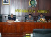 Paripurna DPRD, menyampaikan jawaban eksekutif atas pandangan umum fraksi-fraksi DPRD terkait dengan pembahasan Ranperda Perubahan Kedua atas Peraturan Daerah