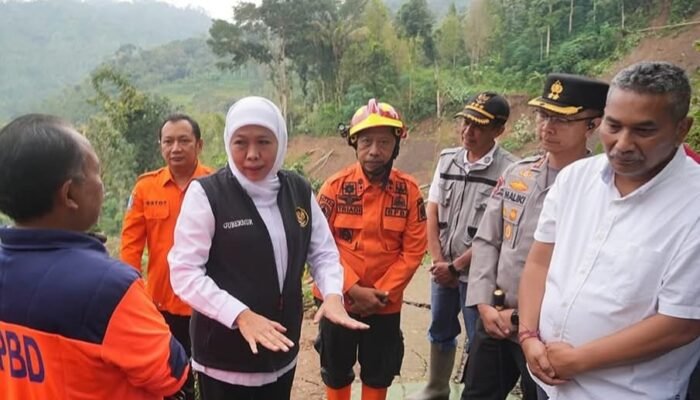 Gubernur Jatim Meninjau Lokasi Bencana Longsor du Desa Depok, Siapkan Tim Ahli Mitigasi