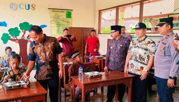 Pelaksanaan MBG di Wilayah Kecamatan Ngunut, Wabup Tulungagung Lakukan Monitoring di Dua Titik Lokasi
