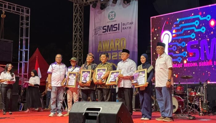 Antusiasme Pimpinan DPRD Blitar dalam Pelantikan Pengurus SMSI Blitar Raya