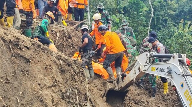 Semua jenazah korban bencana tanah longsor di Dusun Kebonagung, Desa Depok, Kecamatan Bendungan, Kabupaten Trenggalek