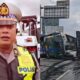 Truk Trailer Tangki Muatan Lem Terguling di Waru Sidoarjo