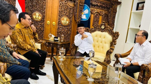 silaturahmi antara Ketua Umum SMSI Pusat Firdaus bersama jajaran pengurus dengan Menteri Pendidikan Dasar dan Menengah (Mendikdasmen)
