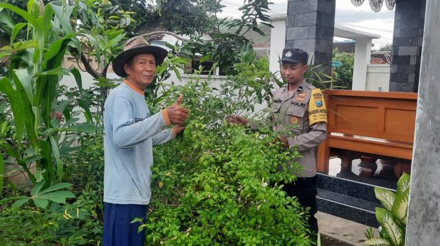 Polres Nganjuk melalui Polsek Sawahan mendorong pemanfaatan lahan pekarangan rumah warga