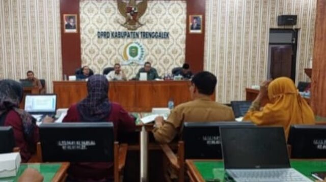 Panitia Khusus (Pansus) DPRD Kabupaten Trenggalek tengah mengkaji rencana penyertaan modal sebesar Rp13 miliar ke Bank Perkreditan Rakyat (BPR) Jwalita