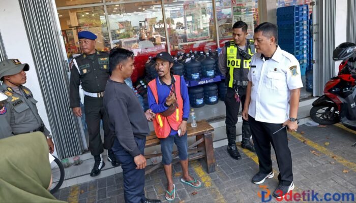 Dishub Tertibkan Jukir Liar di Toko Modern Surabaya