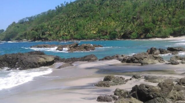 coba deh camping di Pantai Ngampiran, Desa Tawing, Kecamatan Munjungan, Trenggalek