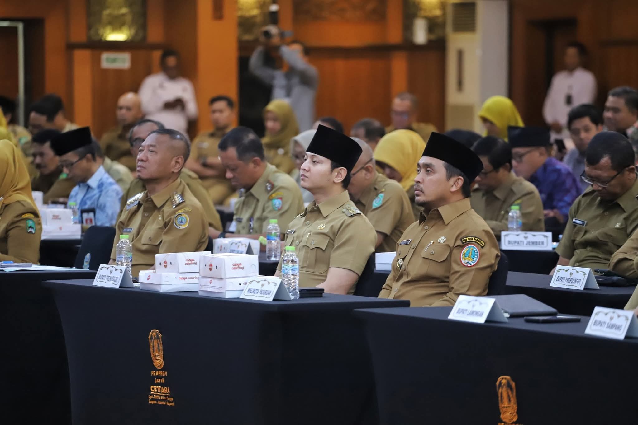Bupati Trenggalek Mochamad Nur Arifin yang hadir langsung rapat harmonisasi secara serentak Rancangan Peraturan Kepala Daerah (Raperkada)